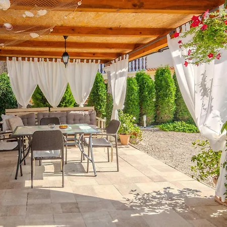 1 Bedroom In Appartement *