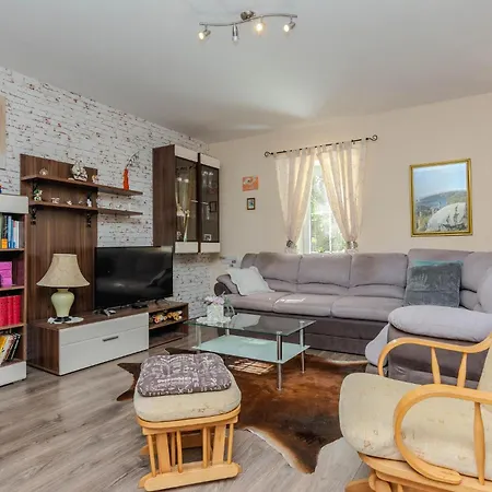 1 Bedroom Awesome In Daire *