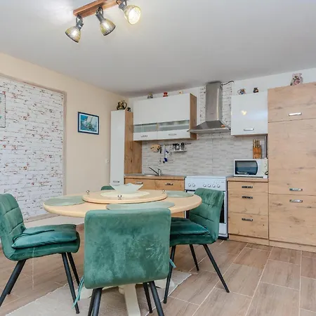 Apartamento 1 Bedroom Awesome In