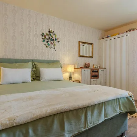 1 Bedroom Awesome In Apartamento