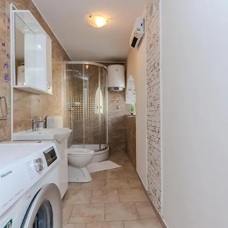 1 Bedroom Awesome In *